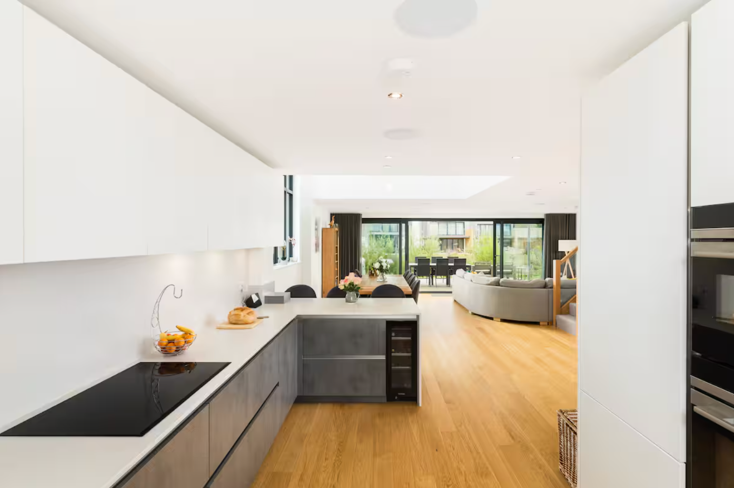 Bright contemporary kitchen